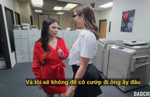 Chị gái bị kẹt, em trai nhanh trí đút cặc vào lồn
