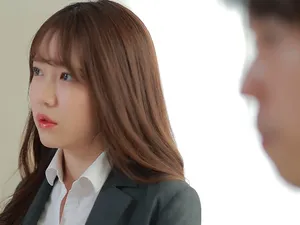 [Nhật ký tình dục của cặp đôi người Hoa - Pháp] Liếm cái lồn bướm của con đĩ nhỏ cho đến khi nó ướt rồi nhét vào, trói nó bằng dây thừng đỏ và quan hệ với nó mà không dùng bao cao su, xuất tinh khắp người nó...